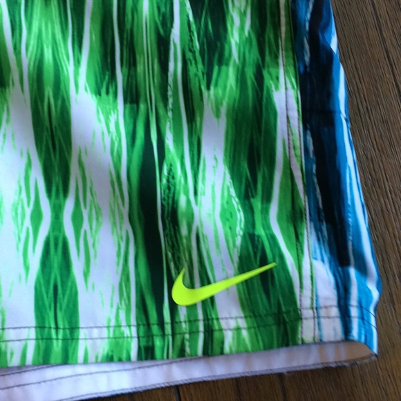 Nike Contrasting Board Shorts - Picture 3 of 8
